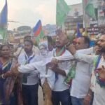 AJSU burns effigy of Jharkhand government in protest against lathi-charge on JPSC-CGL aspirants.
