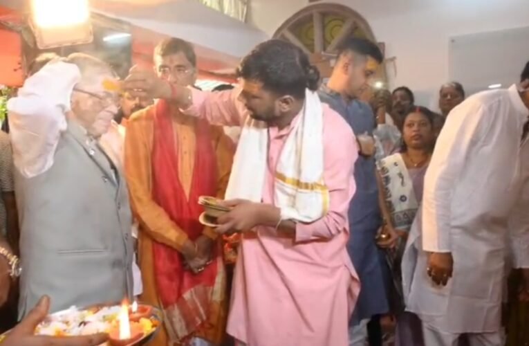 गणेश उत्सव पर संजय सेठ के आवास पहुंचे राज्यपाल संतोष गंगवार, की गणपति आरती