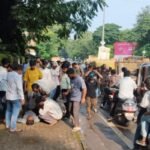 Jamshedpur: Altercation between auto-rickshaw drivers and a car occupant at Bagh-e-Jamshed roundabout.