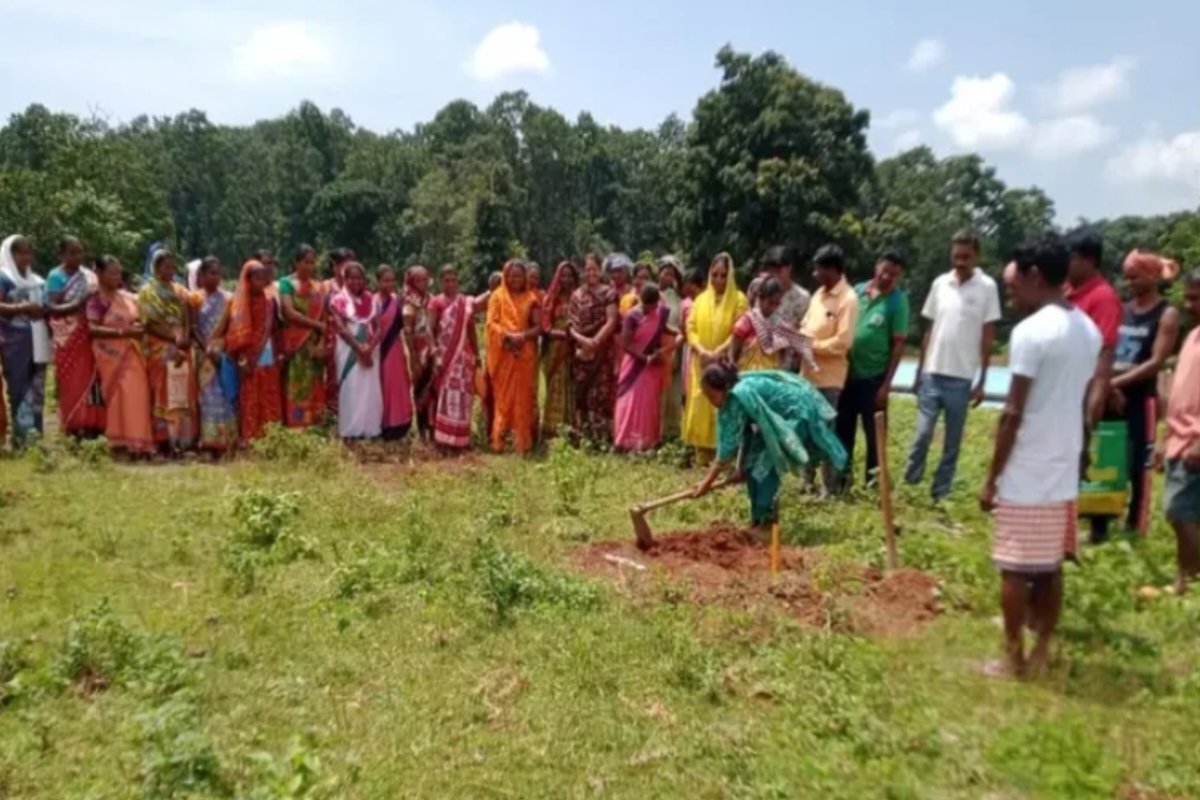 Chaibasa: Healthcare facility gift for Karampada on Ganesh Chaturthi