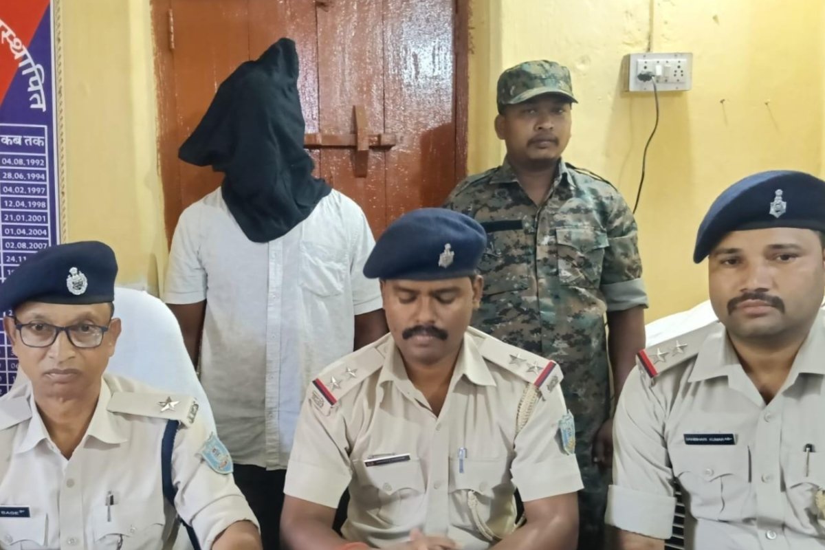 Accused named in illegal sand smuggling case arrested; two tractors seized.