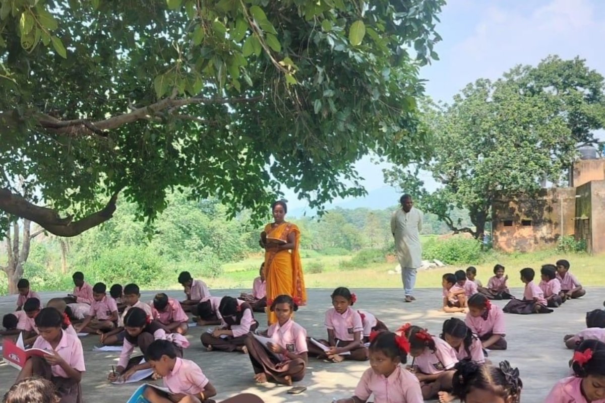 Students showcased their talent in various competitions on Hindi Diwas.