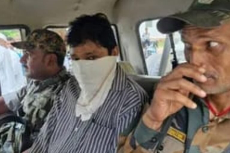 चतरा: सदर अंचल में ACB की बड़ी कार्रवाई, 10 हजार रिश्वत लेते राजस्व कर्मचारी गिरफ्तार