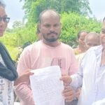 Zila Parishad President inspects the dilapidated shed at Barsaloya Bazaar Tand; assures early reconstruction.