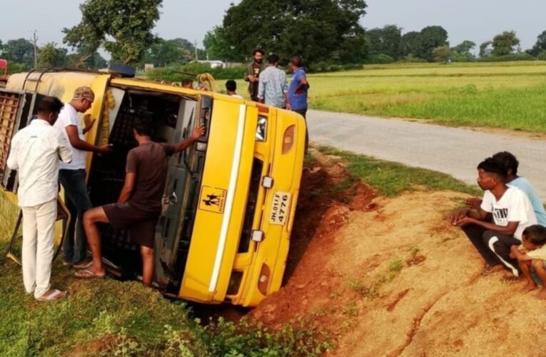 School bus overturns while overtaking a tractor in Chanho; driver has a narrow escape.