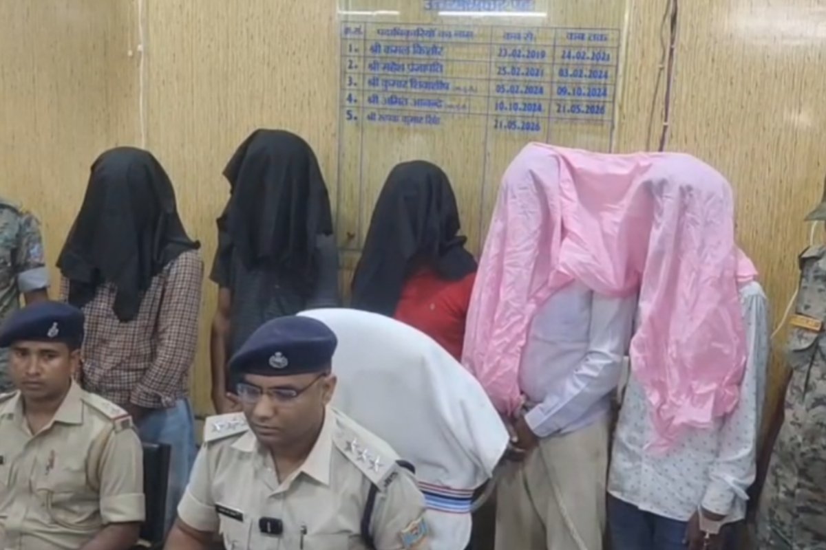Five cybercriminals arrested in Hazaribagh; 11 mobile phones, laptops, and forged documents seized.