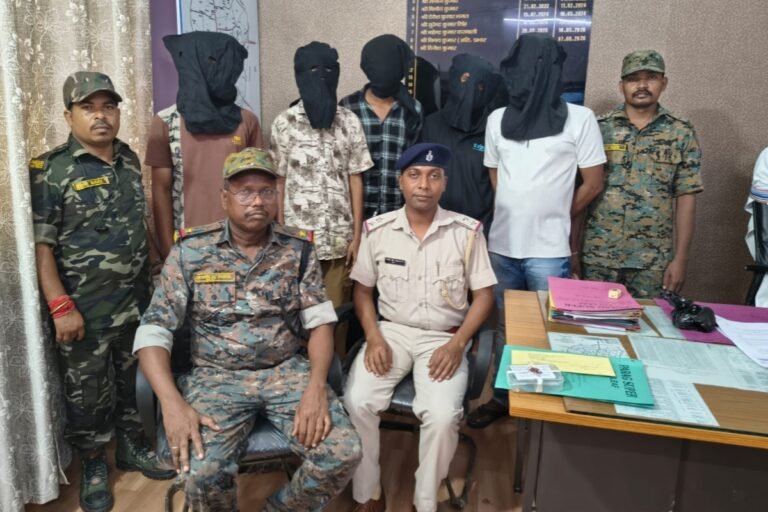 गुमला में घर का ताला तोड़कर चोरी करने वाले गिरोह का भंडाफोड़, पांच गिरफ्तार