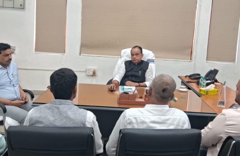108 ambulance workers called off their strike following assurances from Minister Dr. Irfan Ansari.