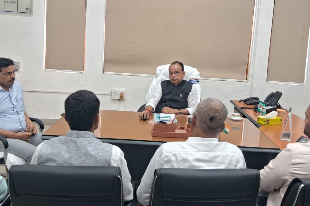 108 ambulance workers called off their strike following assurances from Minister Dr. Irfan Ansari.