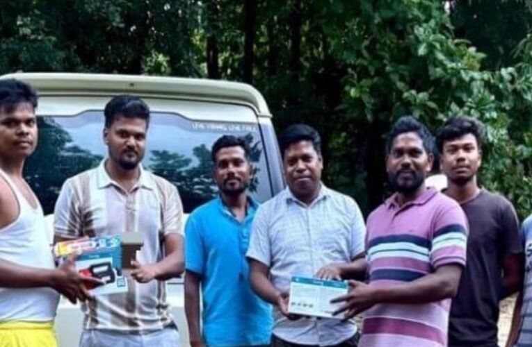 leading-legislative-representatives-arrive-elephant-affected