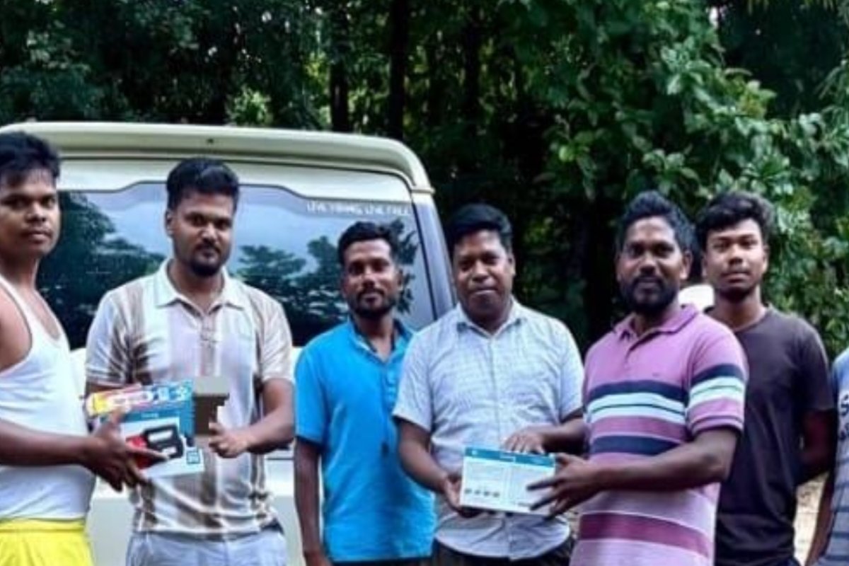 leading-legislative-representatives-arrive-elephant-affected