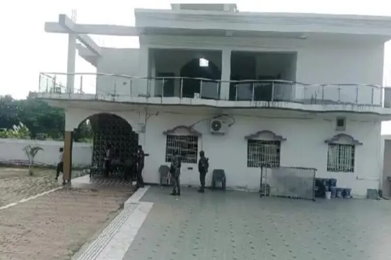 धनबाद : निरसा एनकाउंटर ,फार्महाउस से हथियार-कारतूस बरामद, फरार शूटरों की तलाश में झारखंड-बंगाल-बिहार-UP तक पुलिस की दबिश