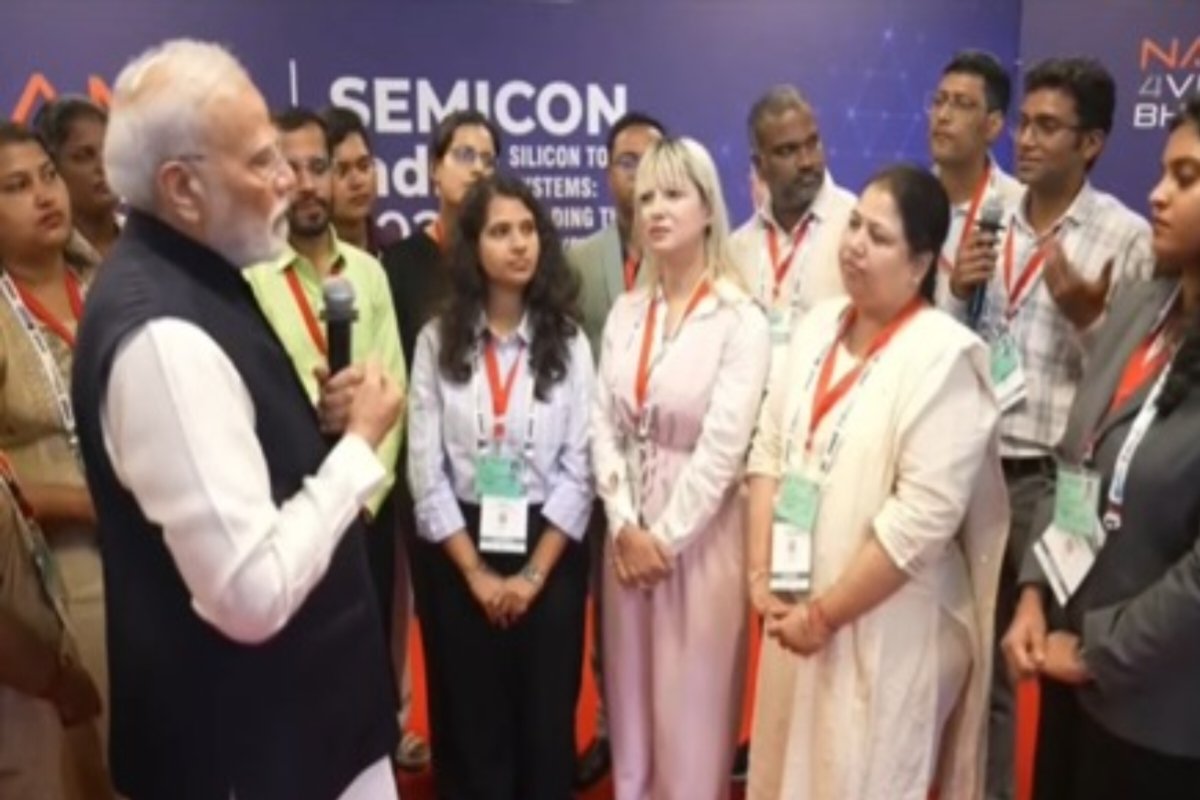 pm-modi-felicitates-iit-ism-dhanbads