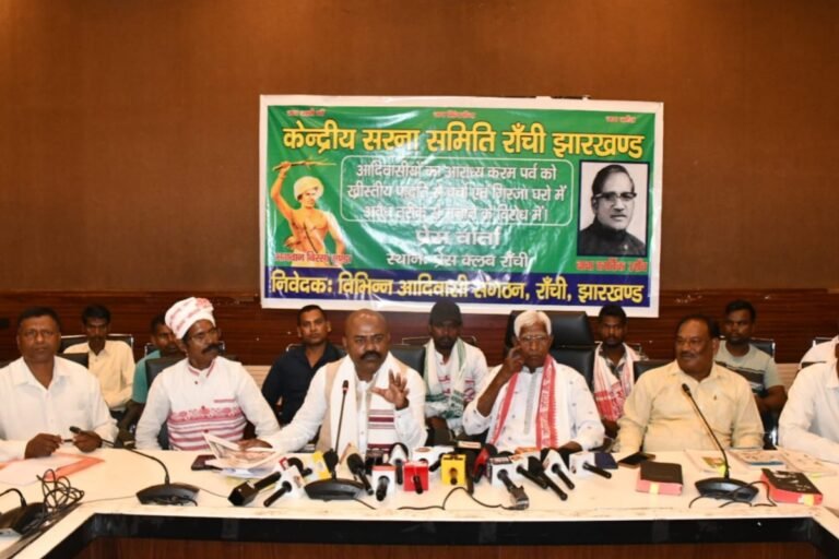 करम देवता को चर्चों में स्थापित करने का आरोप, आदिवासी संगठनों ने जताया विरोध