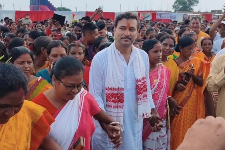 करम अखरा महोत्सव में गूंजा झारखंडी संस्कृति का रंग, सुदेश महतो बोले- विरासत बचाना सामूहिक जिम्मेदारी