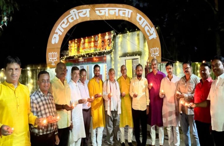 jamshedpur-bjp-lights-diya-blessings-modis