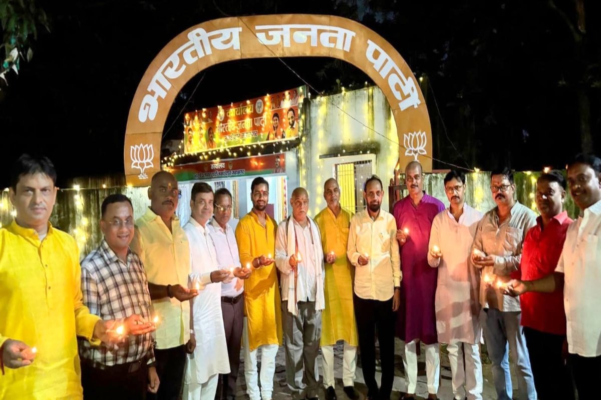jamshedpur-bjp-lights-diya-blessings-modis