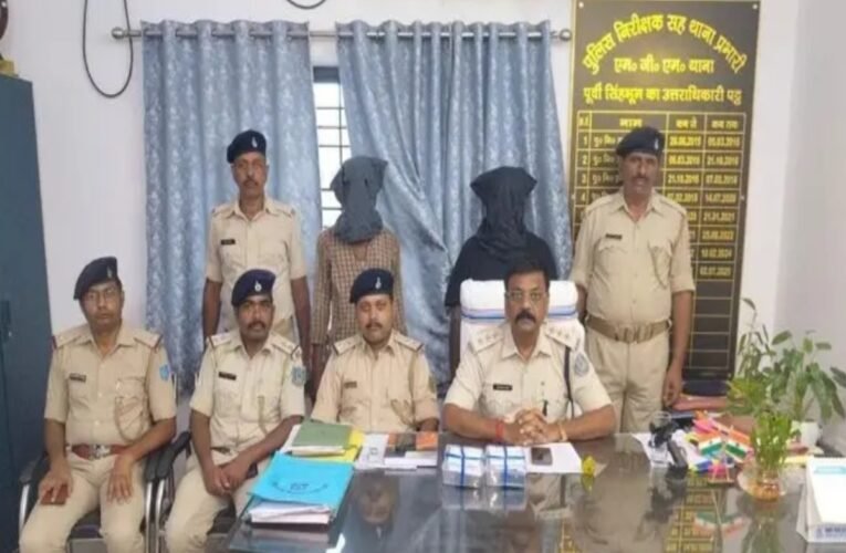 फर्जी पुलिस बनकर लूट करने वाले दो आरोपी गिरफ्तार, लूटी गई बाइक और मोबाइल बरामद
