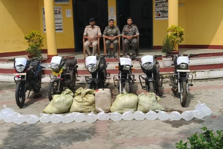 हजारीबाग में अवैध शराब के खिलाफ बड़ी कार्रवाई, 6 चोरी की बाइक और 285 लीटर महुआ शराब जब्त