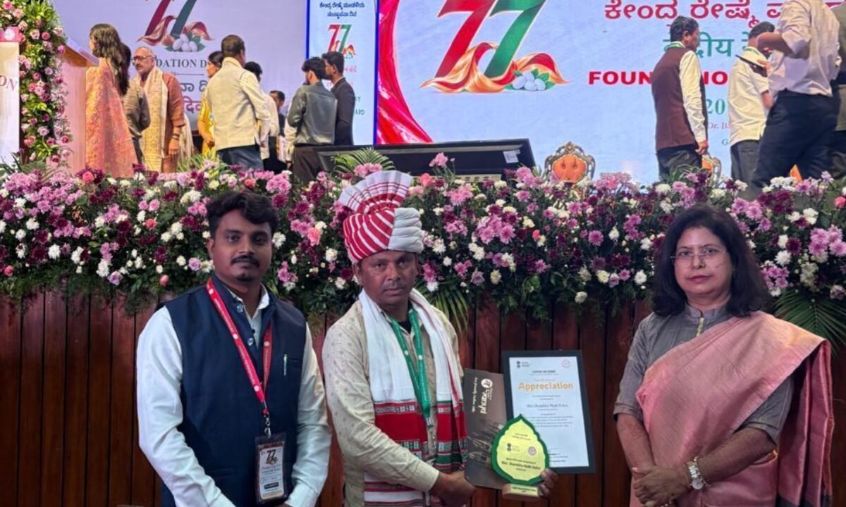 shambhunath-dehri-silk-farmer-dumka-honoured