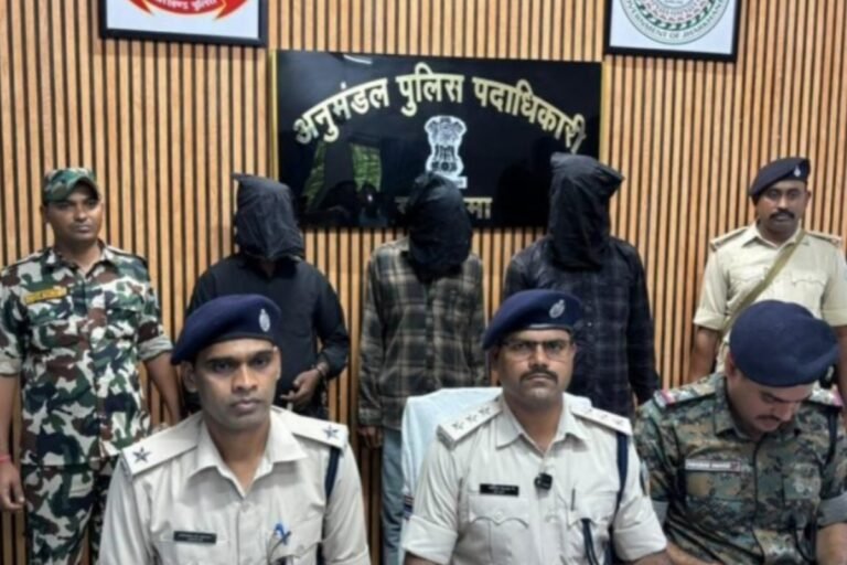 गोड्डा में आरटीआई कार्यकर्ता की पहचान की आड़ में चल रही थी मिनी गन फैक्ट्री, तीन गिरफ्तार
