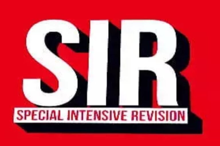 SIR में बड़े अधिकारियों के नाम भी ‘मैपिंग’ से बाहर, नोटिस जारी; चुनाव आयुक्त से लेकर पूर्व नौकरशाहों तक सूची में नाम