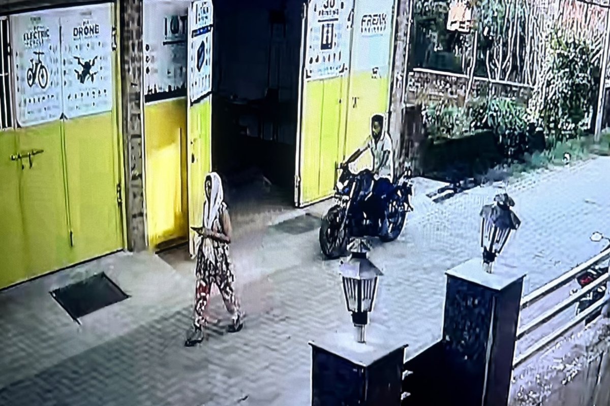 mobile-snatched-girl-jamshedpur-she-fled