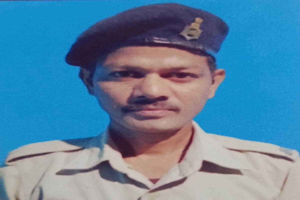 home-guard-jawan-returning-home-duty