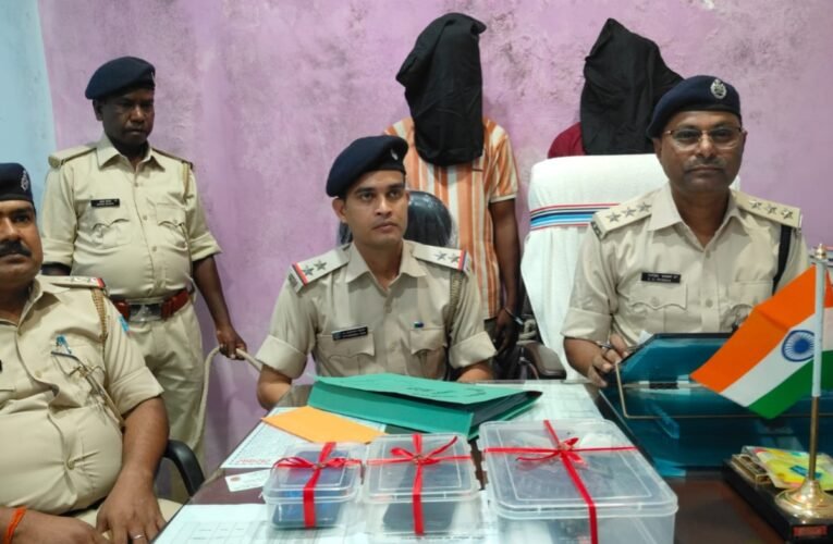 road-robbery-exposed-two-accused-arrested