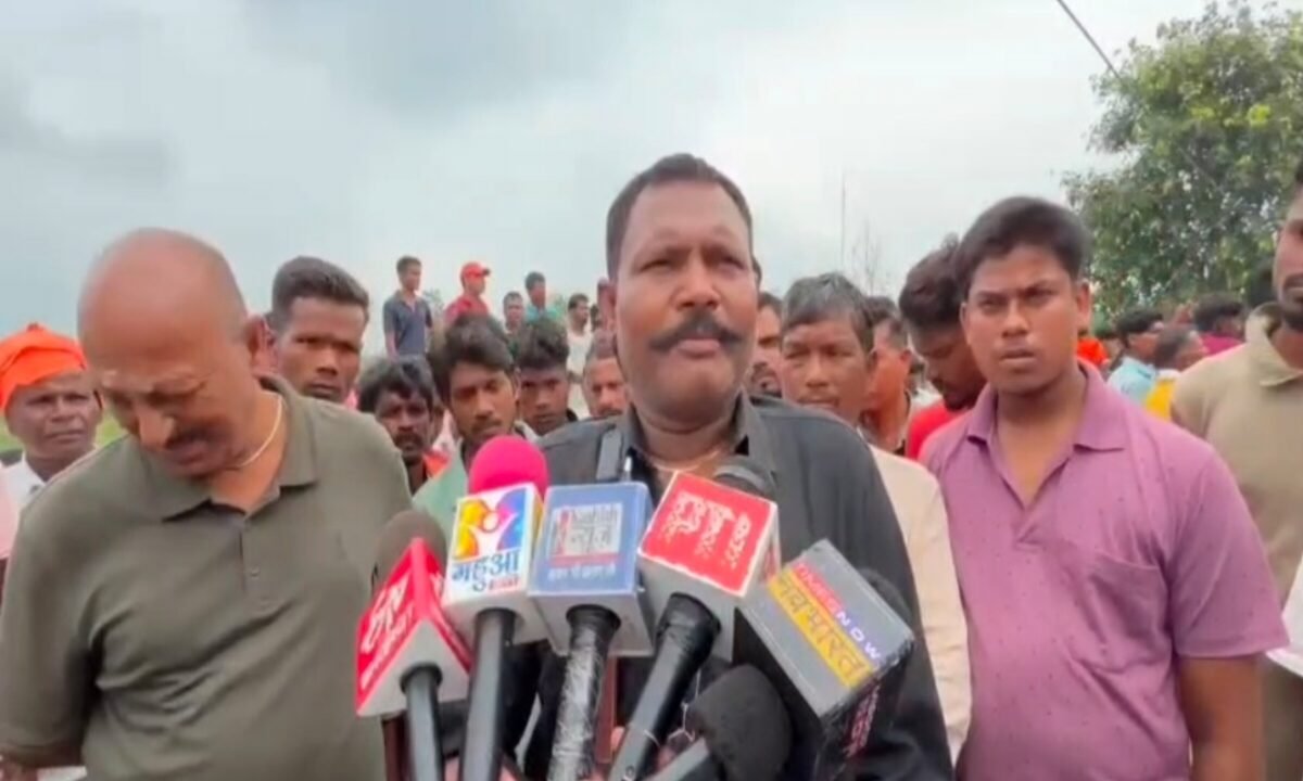 allegation-fake-encounter-varanasi-raising-chatra