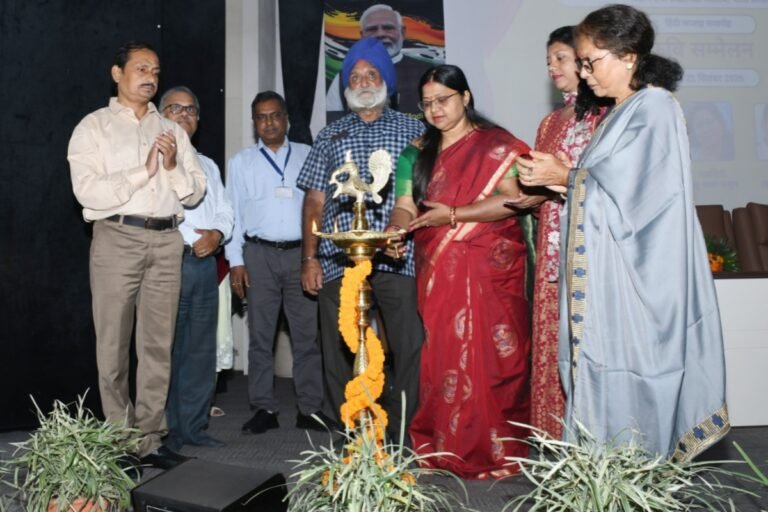 कविता लोकजीवन की पीड़ा, आशा और संवेदना की सशक्त अभिव्यक्ति : डॉ. संदीप घोष चौधुरी