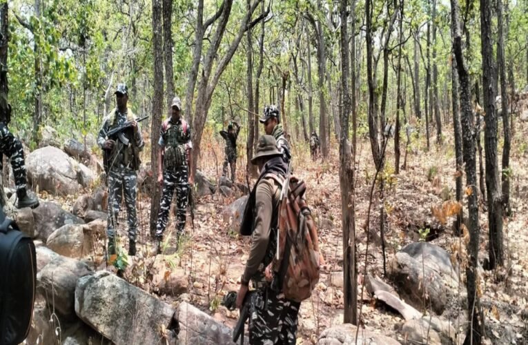 असीम मंडल के बाद अब तीन वांछित नक्सलियों पर पुलिस की नजर, नेतरहाट से चतरा और पलामू सीमा तक अभियान तेज