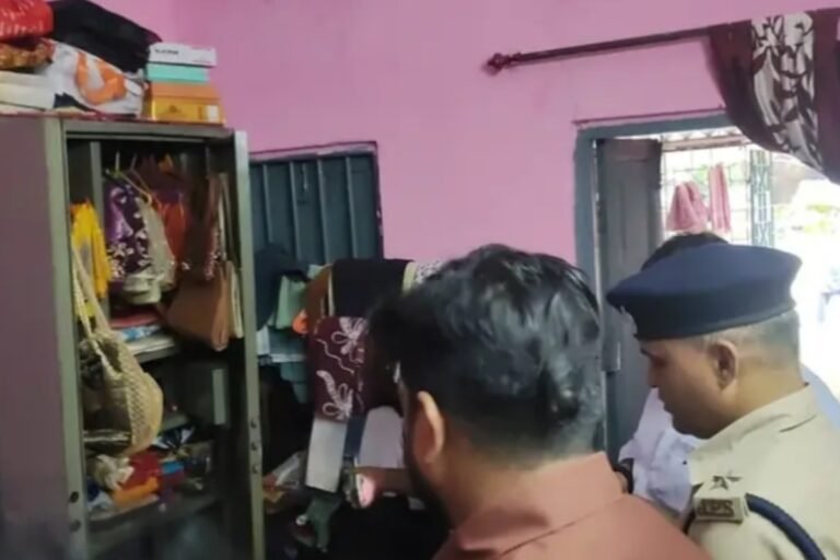 लंच ब्रेक में घर लौटे टाटा स्टील कर्मचारी, पीछे का गेट तोड़कर 40 लाख के जेवरात चोरी