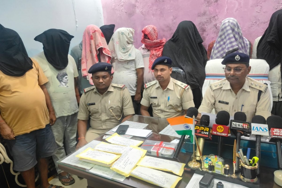 police-raid-gambling-stand-lachragarh-nine