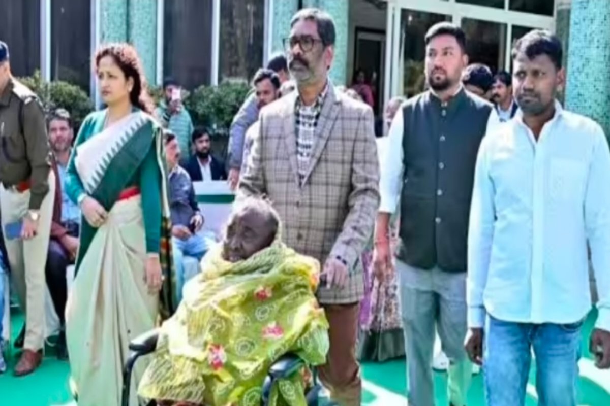 rupi-sorens-health-deteriorates-again-hemant