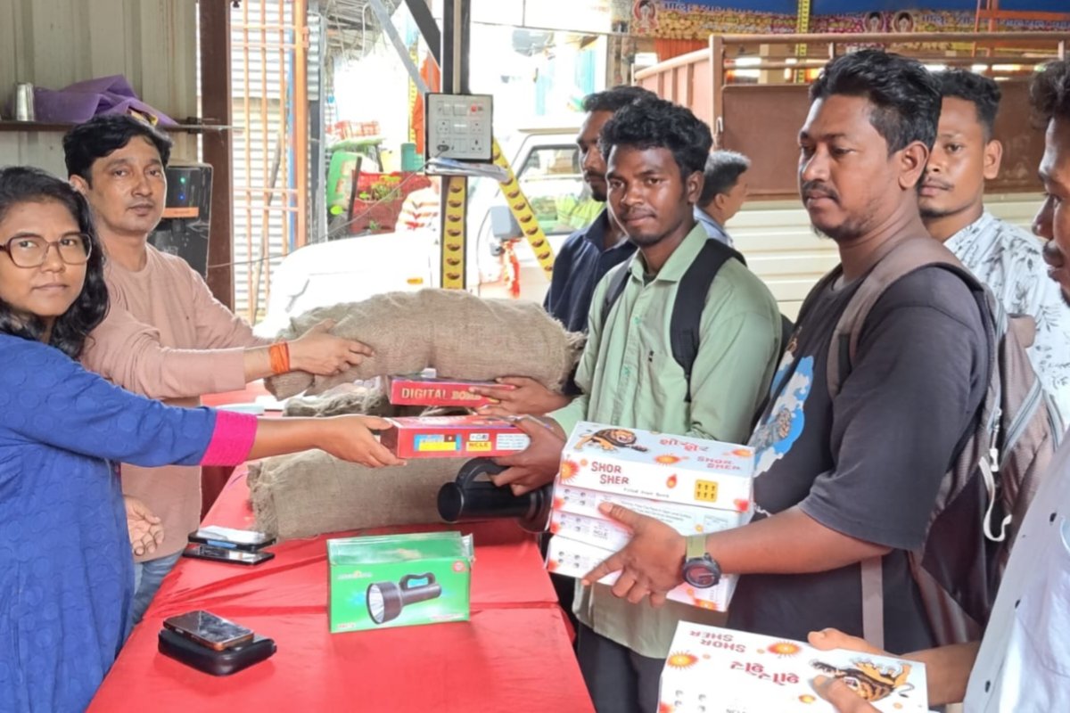 two-dozen-elephants-camp-kolyadamar-panic