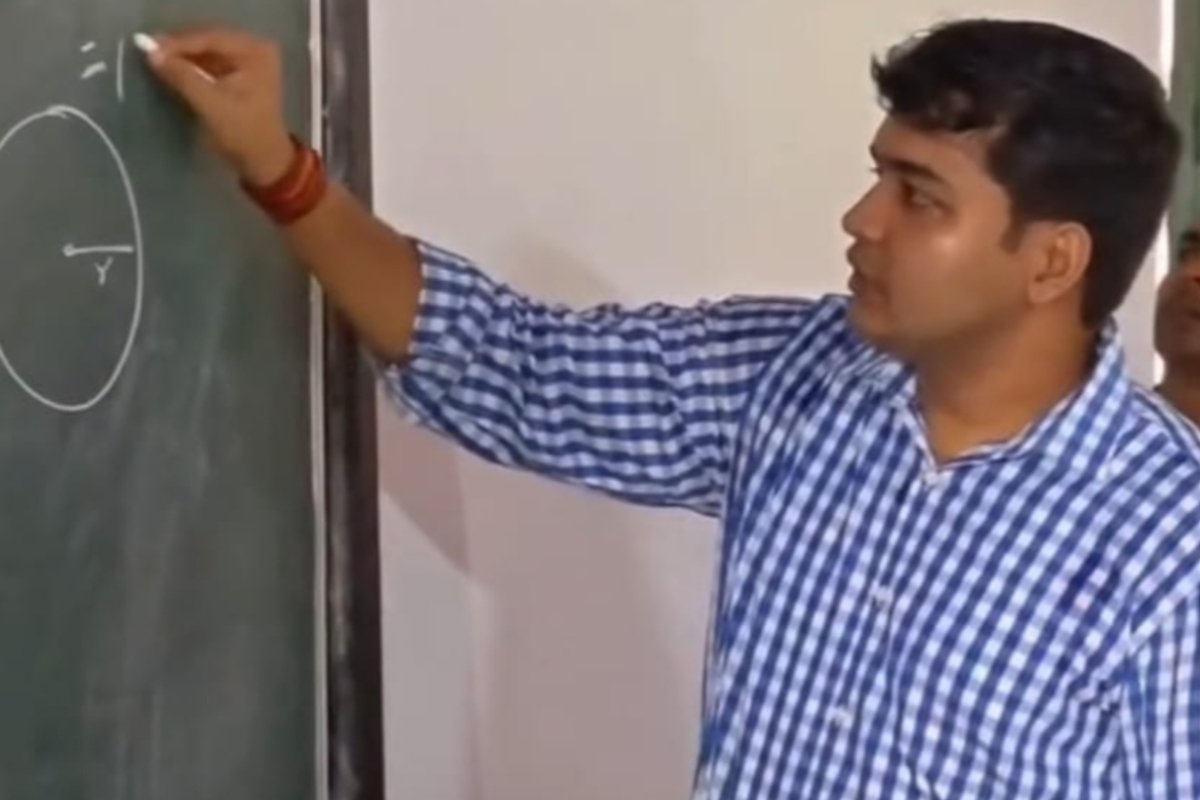 dc-manish-kumar-self-taught-teacher