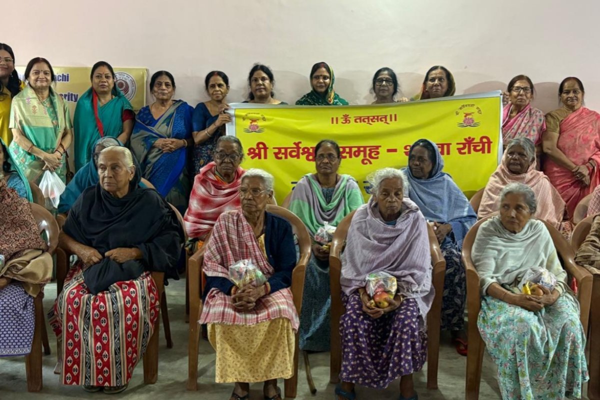 distribution-fruits-food-items-needy-mothers