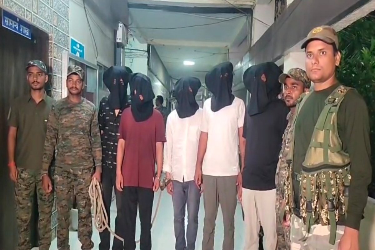 ncb-officer-robbed-rs-3190-lakh