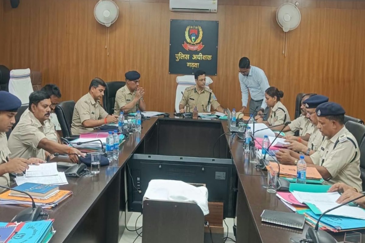 dig-kaushal-kishore-reviews-policing-garhwa