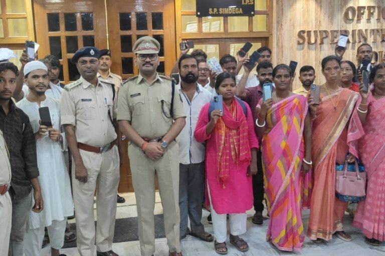 ऑपरेशन विश्वास से 63 परिवारों के चेहरे पर लौटी मुस्कान, अब तक 636 मोबाइल बरामद