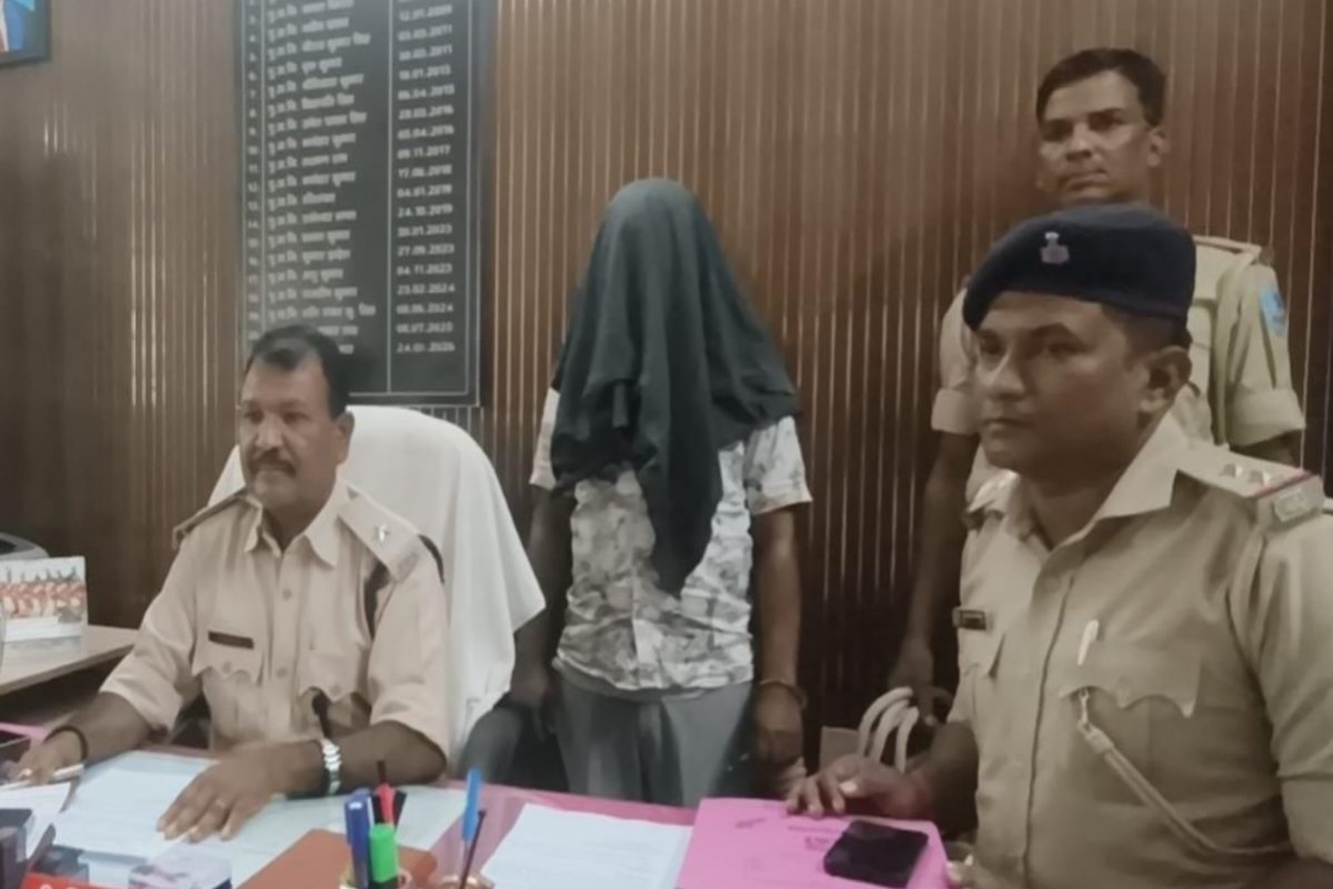 accused-demanding-rangdari-name-vikas-yojana