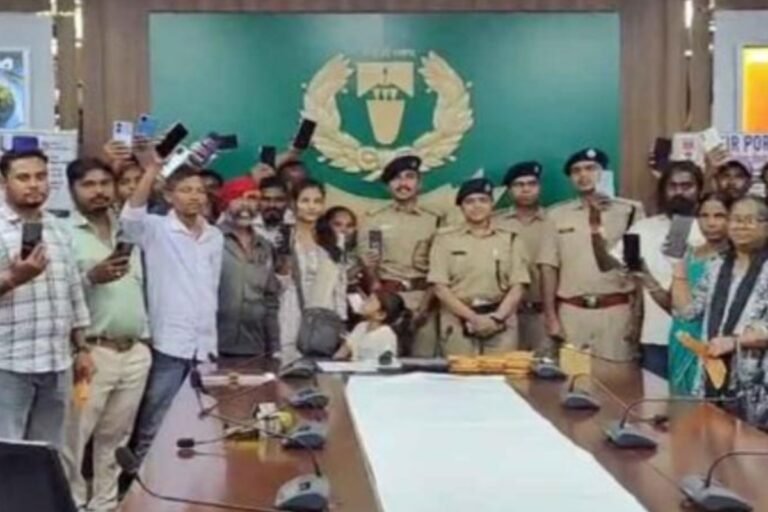 सीईआईआर पोर्टल से 37 गुम मोबाइल बरामद, धारकों को लौटाए