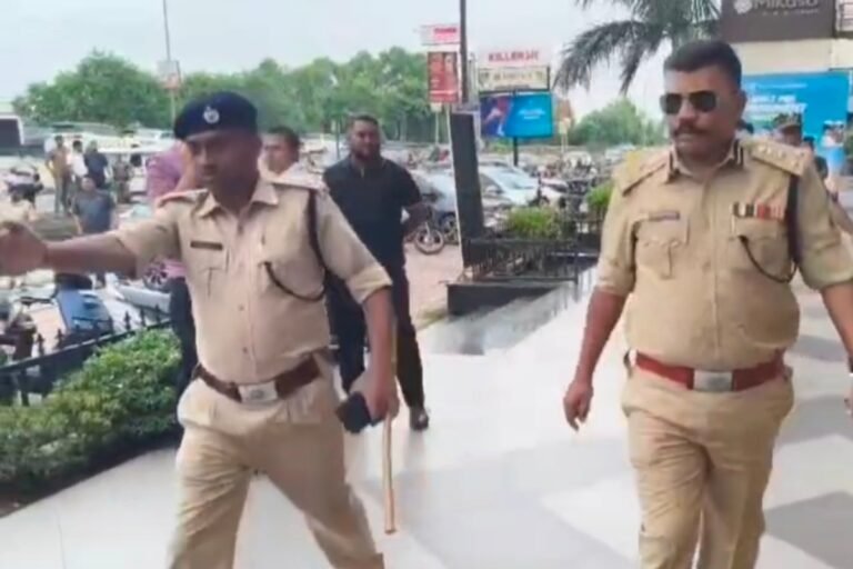 Update : जमशेदपुर में दिनदहाड़े गोलियों की बौछार! बिंदल मॉल के उडुपी रेस्टोरेंट में ताबड़तोड़ फायरिंग, 4 घायल; DIG मौके पर