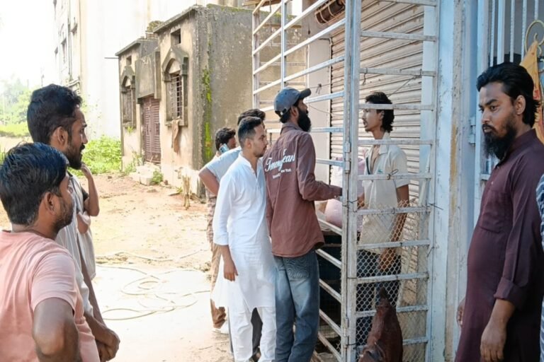 मवेशी चोरी के संदेह में युवक पकड़ा गया, पुलिस को सौंपा