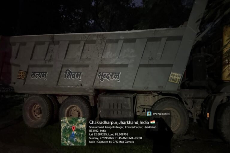 चक्रधरपुर में अवैध खनिज परिवहन पर कार्रवाई, गिट्टी लदे दो वाहन जब्त
