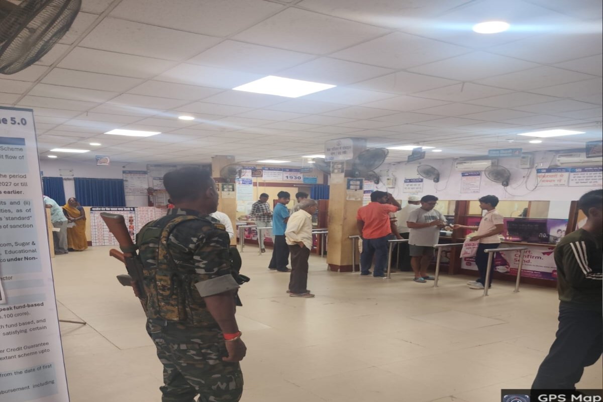 police-watch-security-banks-jewellery-establishments