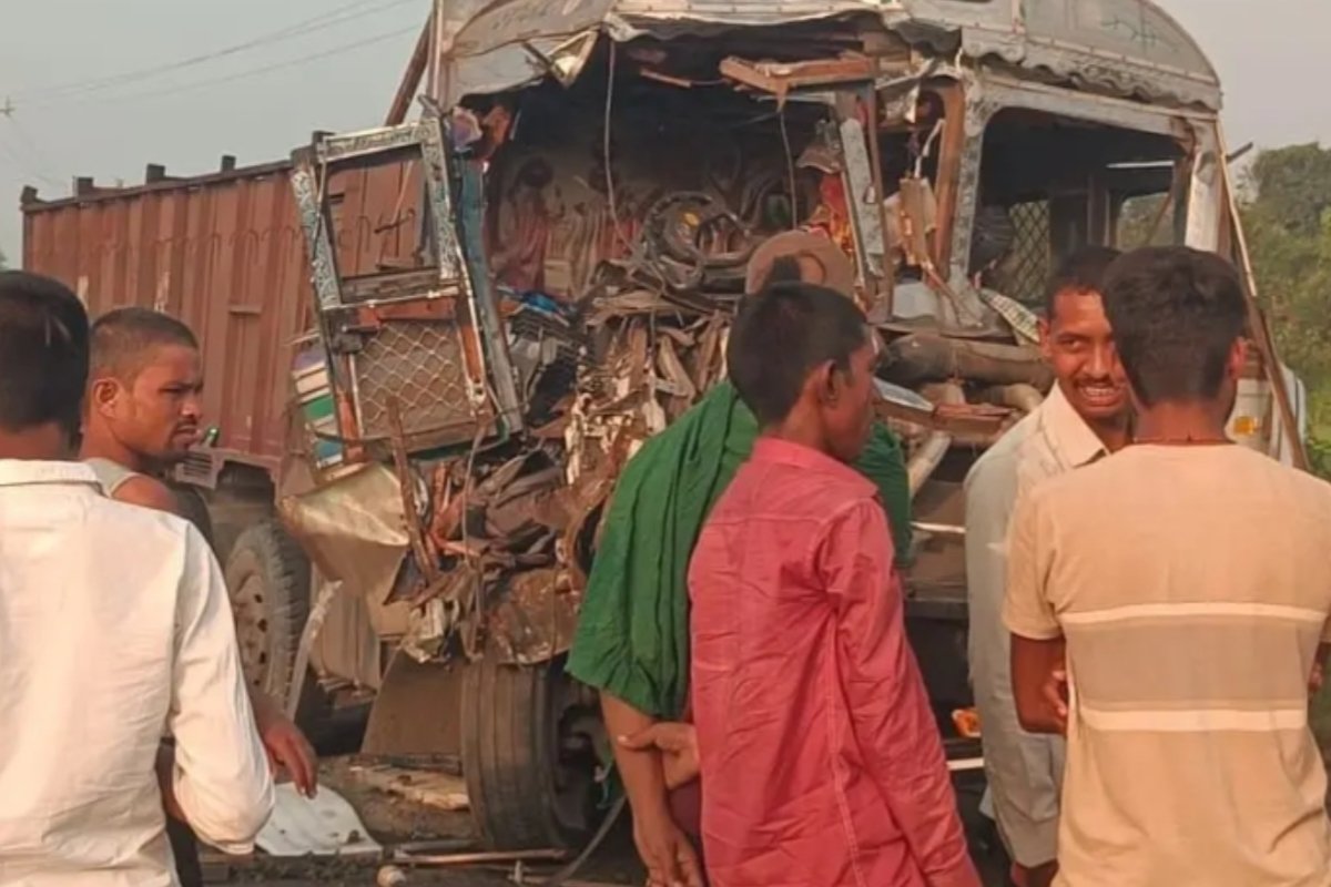 two-trucks-collide-nh-98-driver