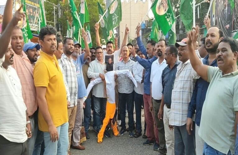 jmm-protests-against-sir-burns-effigy