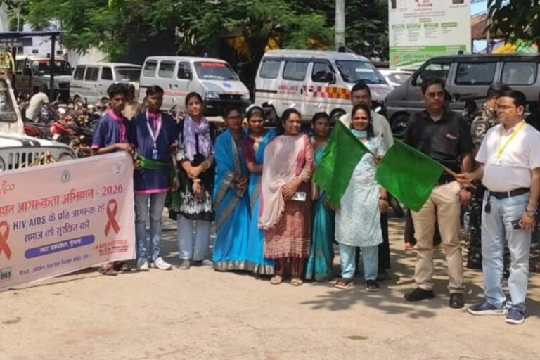 एड्स नियंत्रण को लेकर गुमला में जागरूकता रैली, नुक्कड़ नाटक से दिया बचाव का संदेश